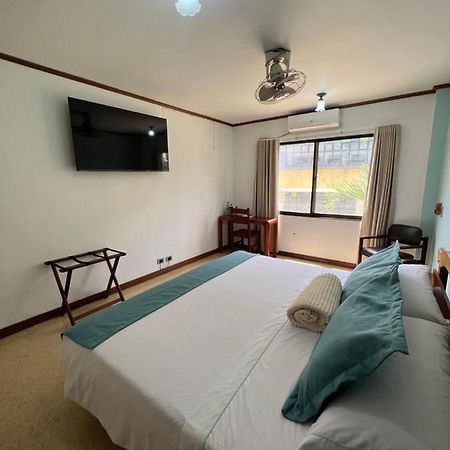 Hotel Caucasia מראה חיצוני תמונה