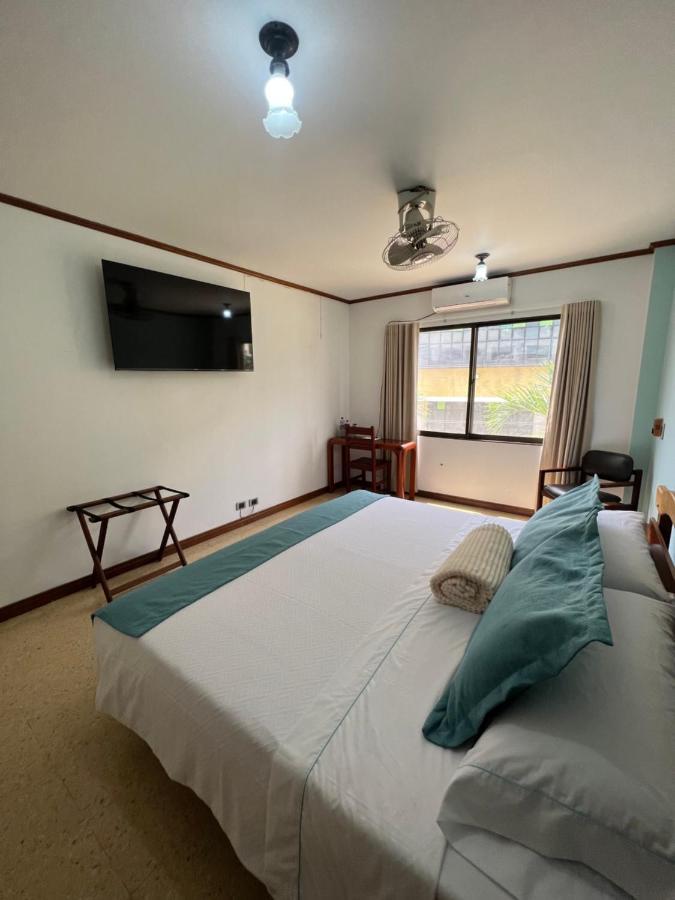 Hotel Caucasia מראה חיצוני תמונה