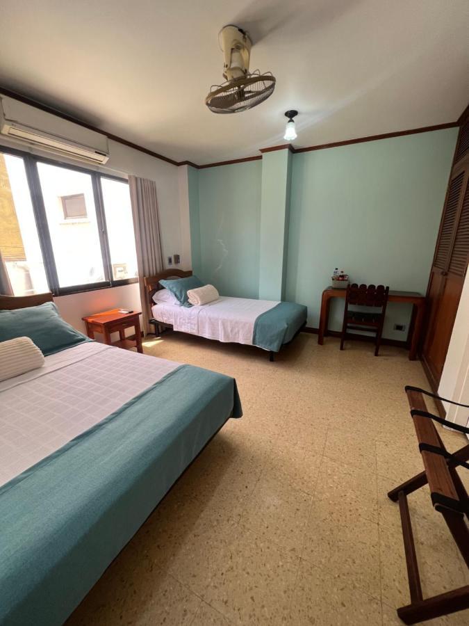 Hotel Caucasia מראה חיצוני תמונה