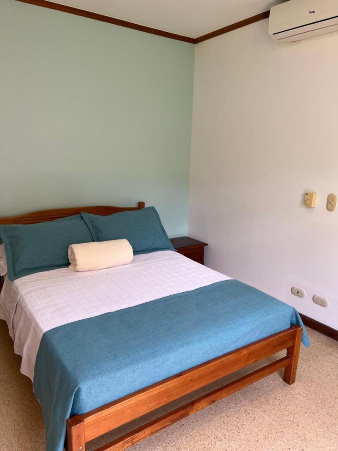 Hotel Caucasia מראה חיצוני תמונה