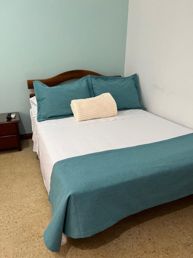 Hotel Caucasia מראה חיצוני תמונה