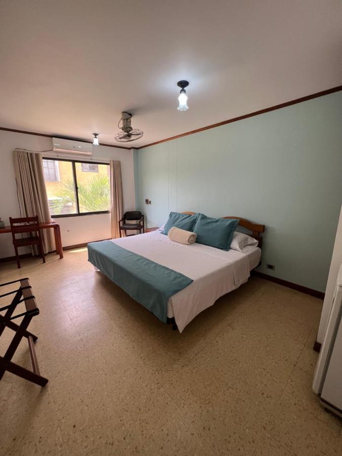 Hotel Caucasia מראה חיצוני תמונה