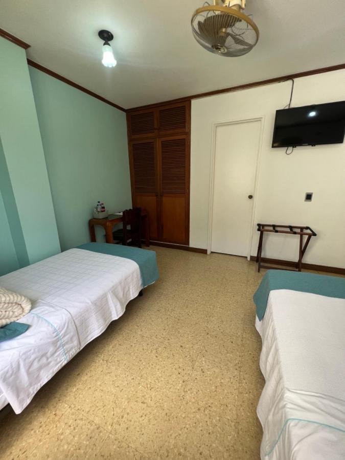 Hotel Caucasia מראה חיצוני תמונה