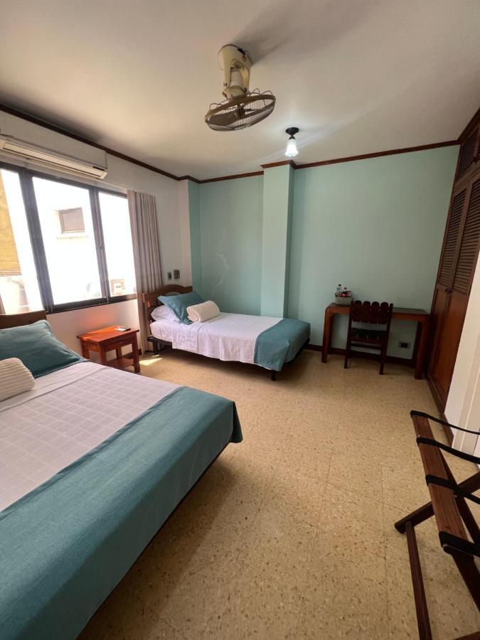 Hotel Caucasia מראה חיצוני תמונה