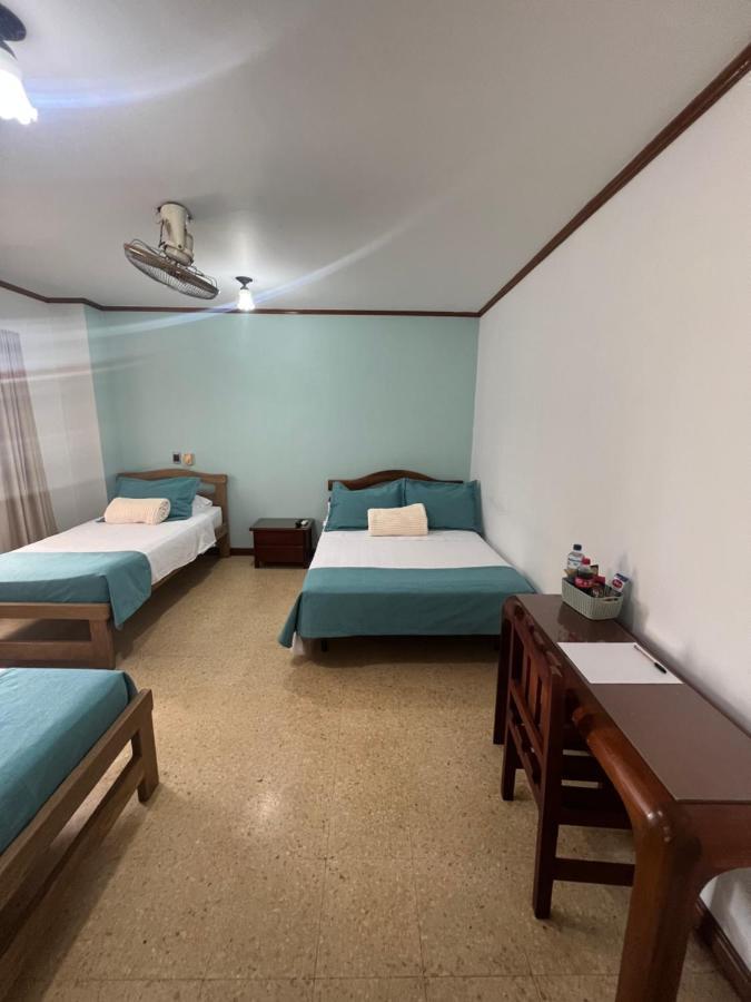 Hotel Caucasia מראה חיצוני תמונה