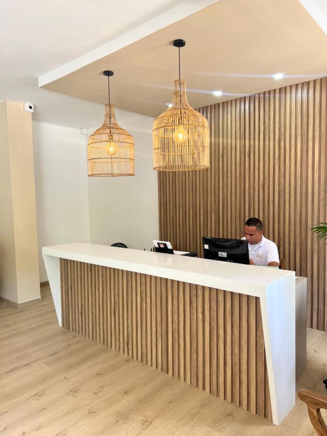 Hotel Caucasia מראה חיצוני תמונה