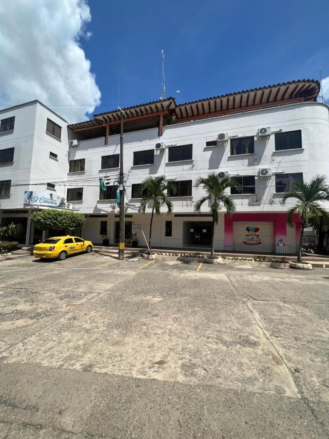 Hotel Caucasia מראה חיצוני תמונה