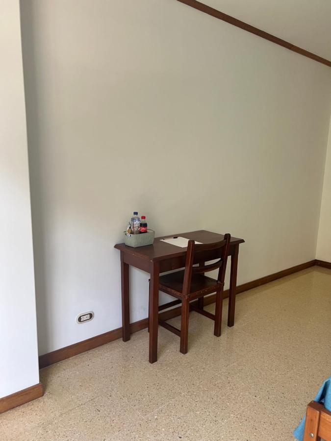 Hotel Caucasia מראה חיצוני תמונה