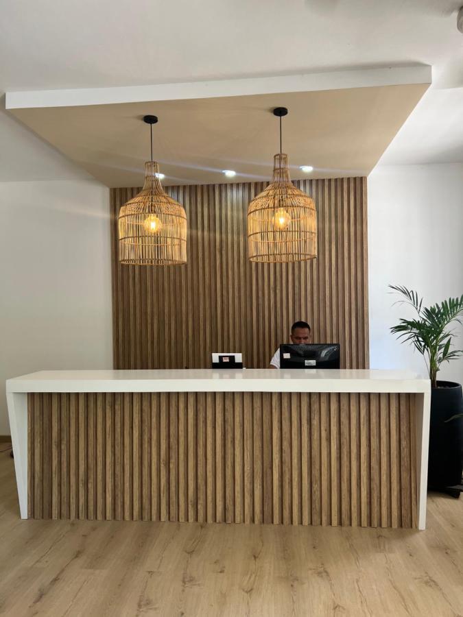 Hotel Caucasia מראה חיצוני תמונה