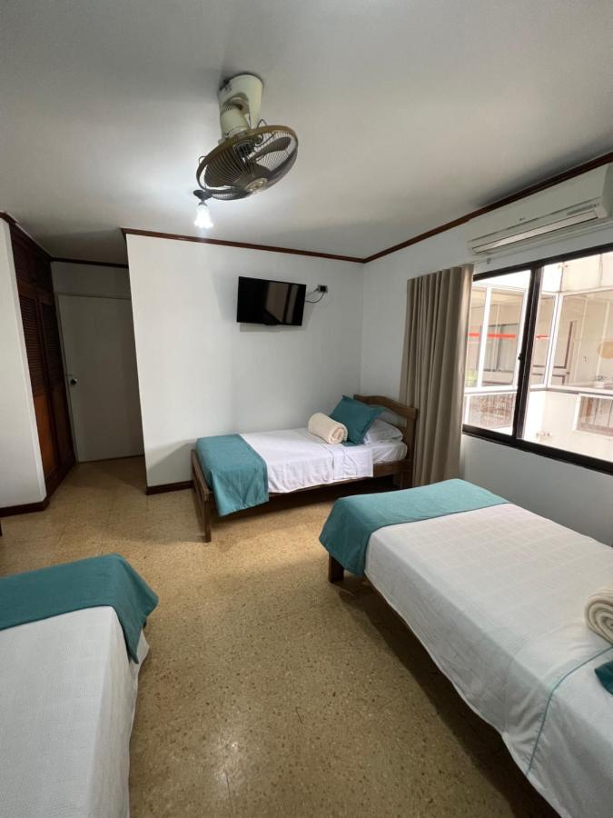 Hotel Caucasia מראה חיצוני תמונה