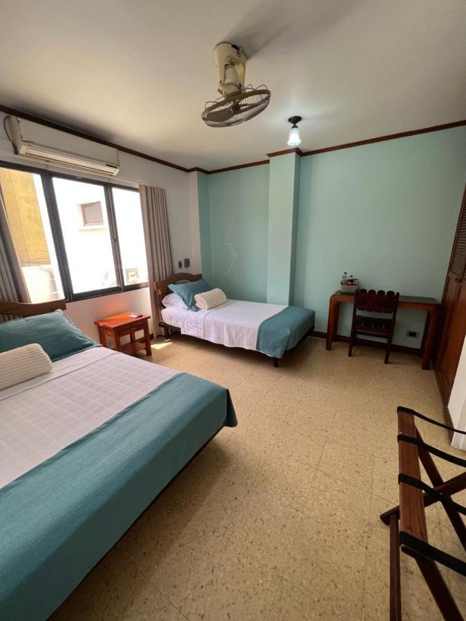 Hotel Caucasia מראה חיצוני תמונה
