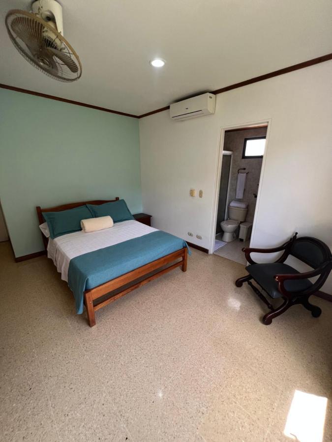 Hotel Caucasia מראה חיצוני תמונה