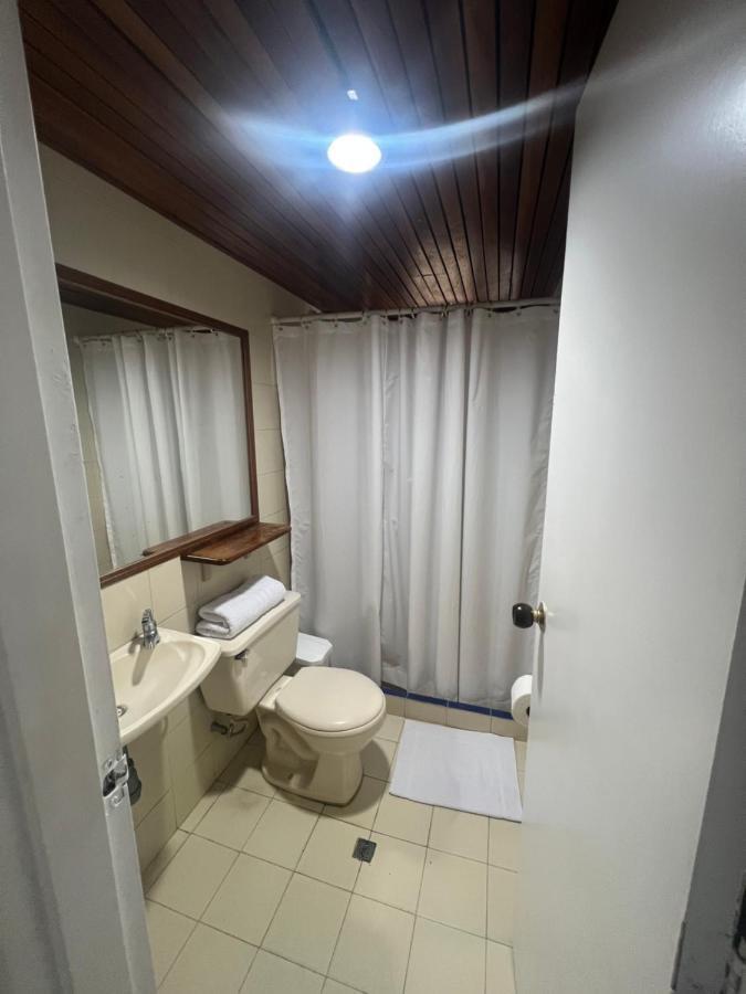 Hotel Caucasia מראה חיצוני תמונה