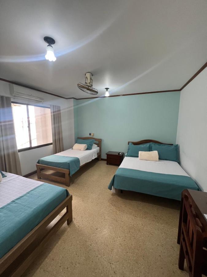 Hotel Caucasia מראה חיצוני תמונה